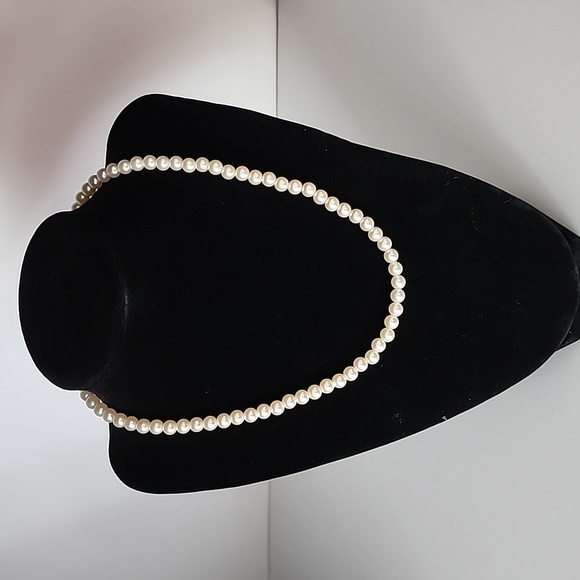 Pearl necklace (manufactured) - Picture 1 of 3